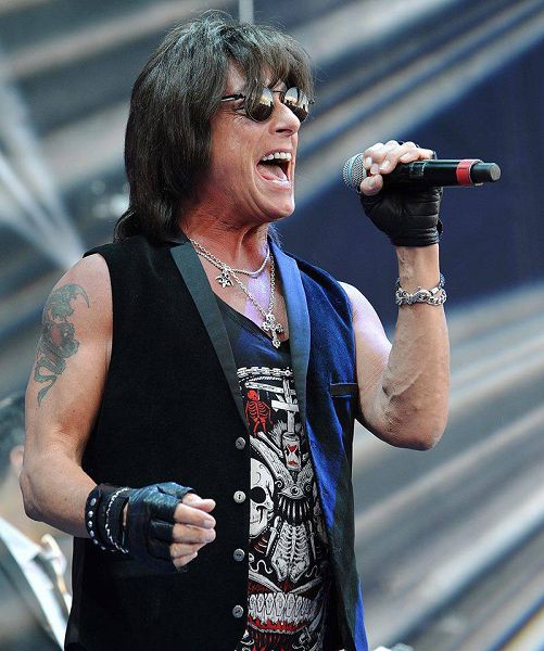 JOE LYNN TURNER PERFORMS A BRILLIANT SHOW AT REWIND NORTH 2016