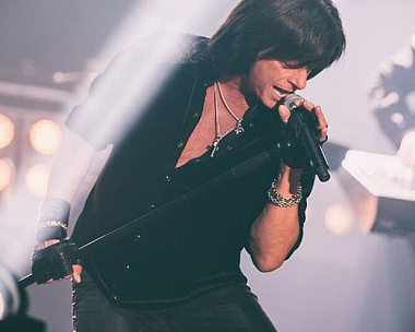 Joe Lynn Turner & Ahat – „Street of Dreams“