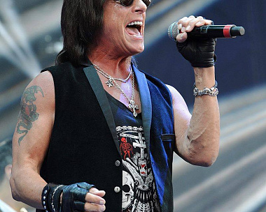 JOE LYNN TURNER PERFORMS A BRILLIANT SHOW AT REWIND NORTH 2016